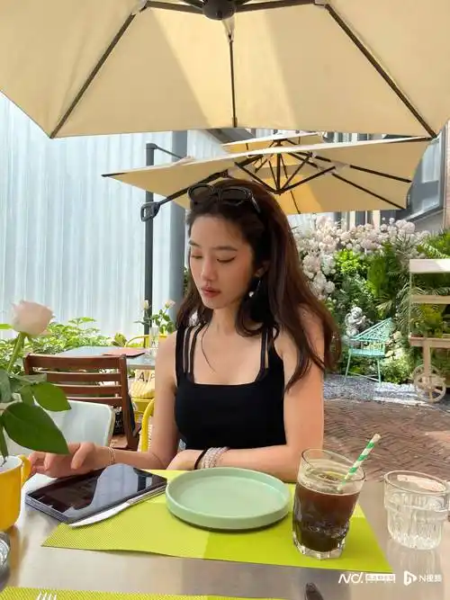 杨采钰生活照.南都,n视频:接下来会尝试喜剧片或综艺节目吗?