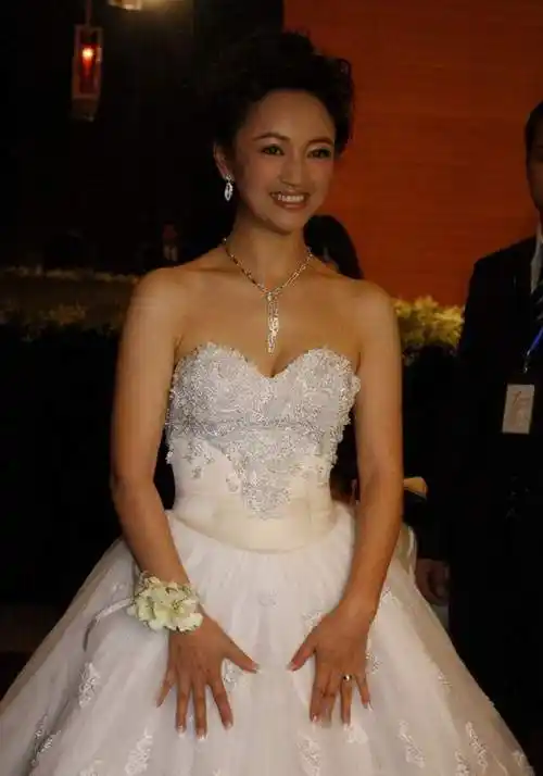 结婚后没多久,罗海琼连生了两个女儿.