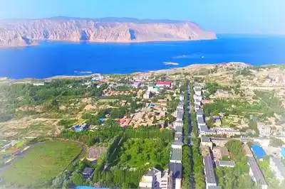 龙羊峡镇列为全国特色小镇,运动休闲特色小镇,两块金字招牌使龙羊峡镇