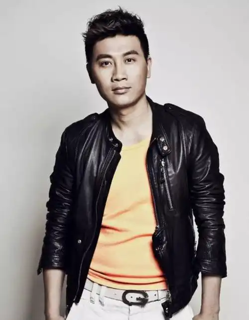 汤子星用歌声讲述《南方以南》的故事……