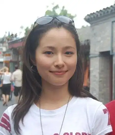 大家不觉得万茜和江一燕五官长的很像吗?包括气质也像.