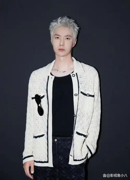 王一博g社生图曝光_摄影跪着怼脸仰拍角度能扛住吗? 图1