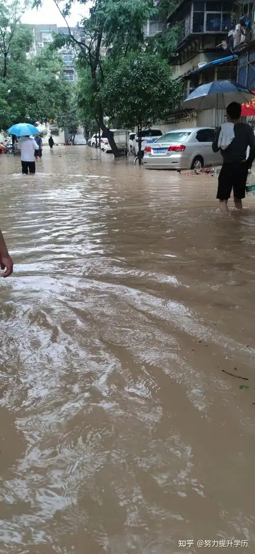 郑州暴雨乘客被困地铁车厢,为什么会这样?