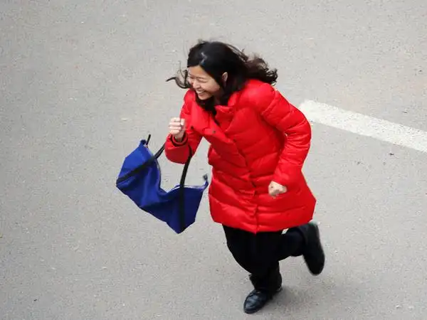 【图】抓拍行路人 - 蜂鸟摄影论坛