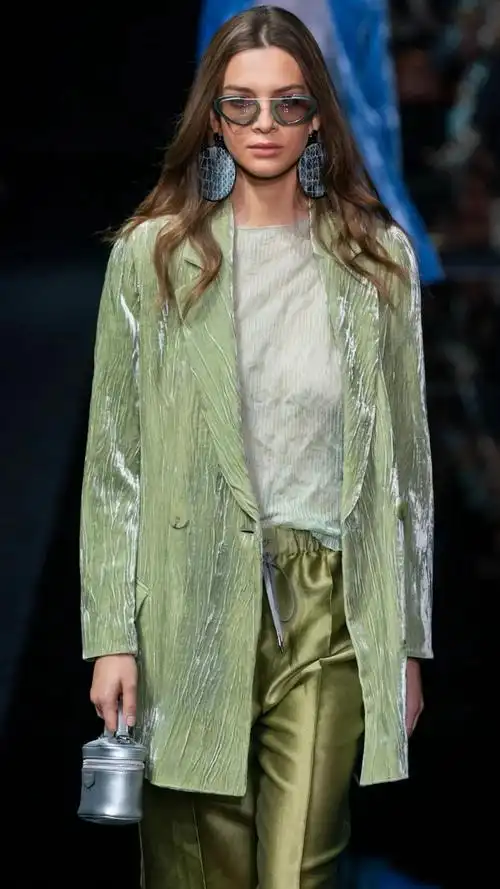 单品趋势分析2021春夏女士西装流行趋势