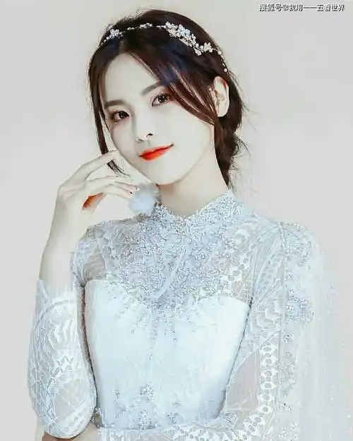 原创这身材太凶了性感有料杨超越写真赏