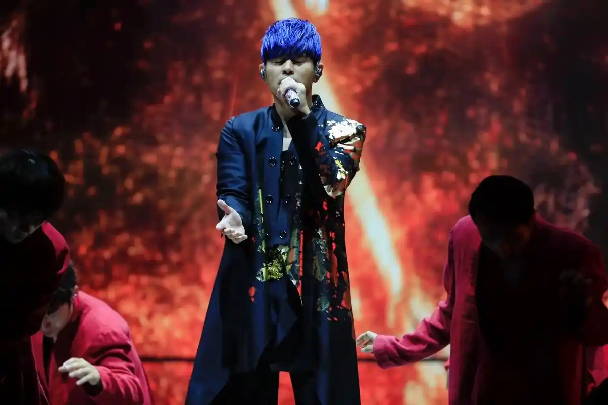 最后一场大雨倾盆,青春灌满了全场.#周杰伦呼和浩特演唱会 端 - 抖音