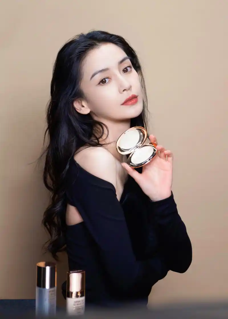 angelababy ·@angelababy剪影比心 星妆耀眼,气场全开,镜头前演绎