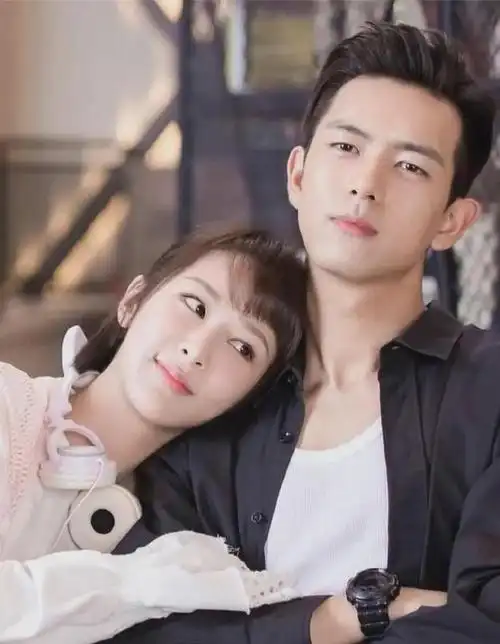 紫粉立马速辟谣,志在事业无恋情|李现|张艺兴|娱乐圈|第一狗仔卓伟