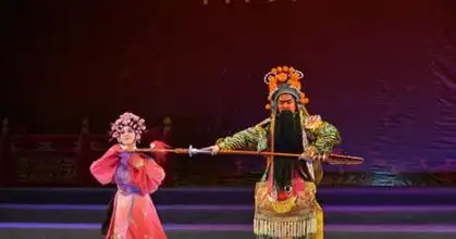 一个版本是,吕布被杀后,貂蝉在关羽的保护下逃脱,后来剪了头发,当了