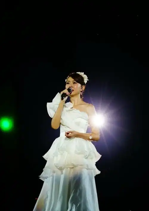 五岁成名,18岁退圈却花了20年解释我没有"死",卓依婷有多难?