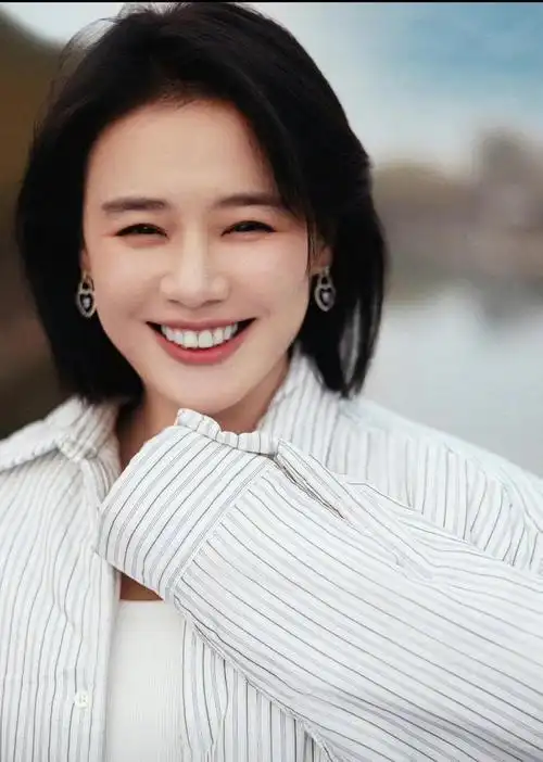 马思纯新年晒近照,麻杆腿,锥子脸,颜值巅峰期又回来了