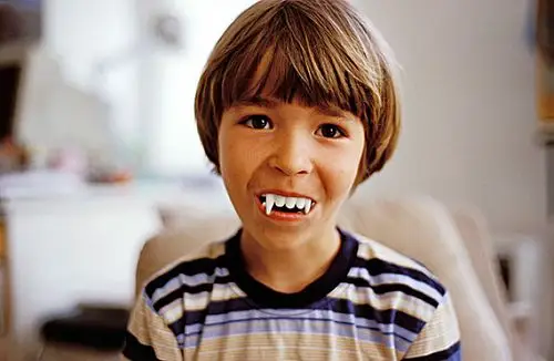 尖牙图片_全景网