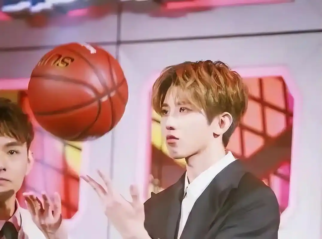 蔡徐坤高中单场爆砍16分?nba篮球大使蔡徐坤是什么水平?