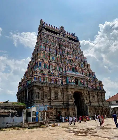 temple, shiva dancing temple 工艺繁复,色彩鲜艳的塔门是印度教寺庙