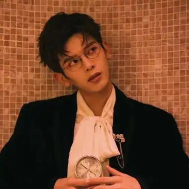 超帅戴眼镜很有品味的质感男头