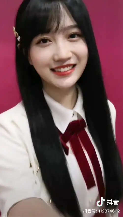 snh48费沁源一笑起来整个世界都亮了