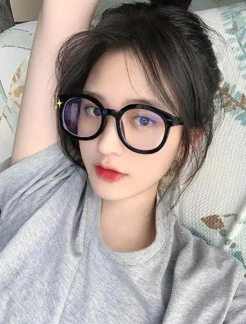 女生长期戴眼镜与不戴眼镜到底有什么区别