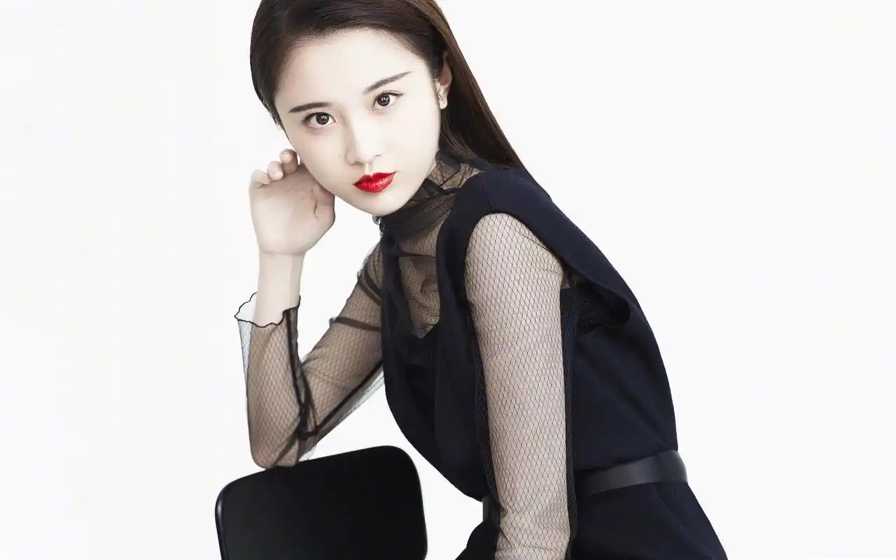 张慧雯最新杂志时尚写真图片壁纸