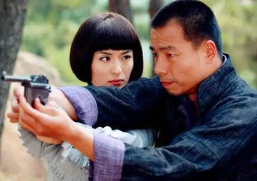 荧屏硬汉王挺从警察到演员王挺的成功离不开他的妻子