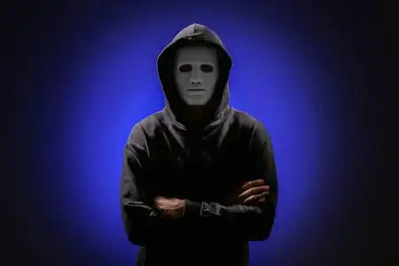 黑底面具职业黑客照片