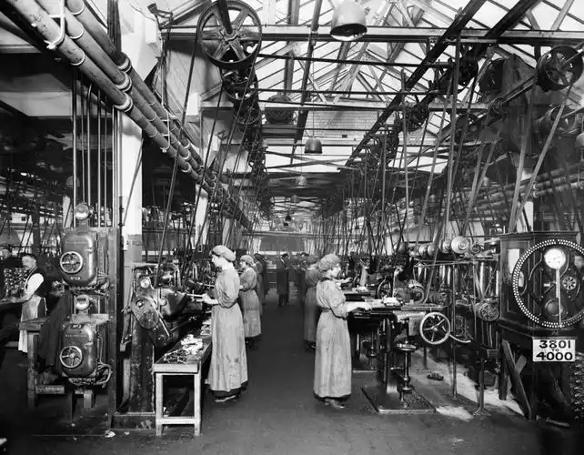 对电气化为代表的第二次工业革命反应迟缓,这让美国,德国为代表的新兴