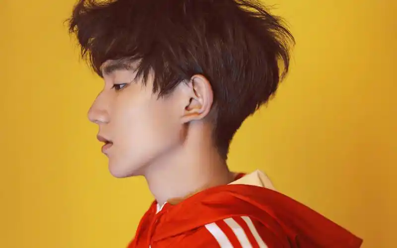 王源最新帅气青春杂志写真图片桌面壁纸高清大图预览1920x1200_大陆