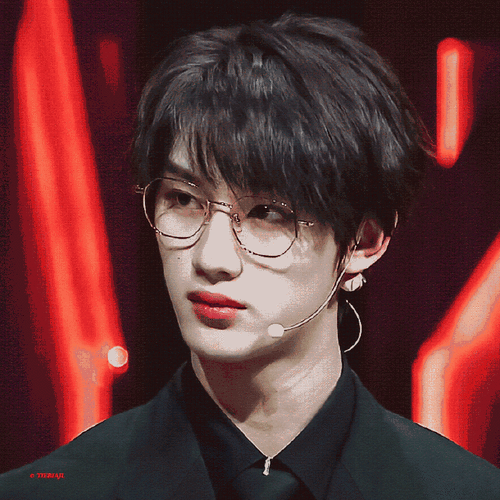 丁程鑫和金丝眼镜的适配度