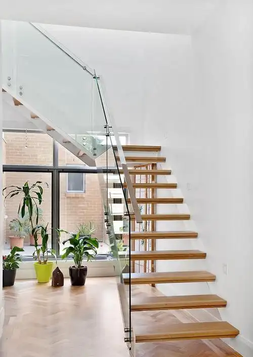 现代实木踏步板别墅楼梯效果图