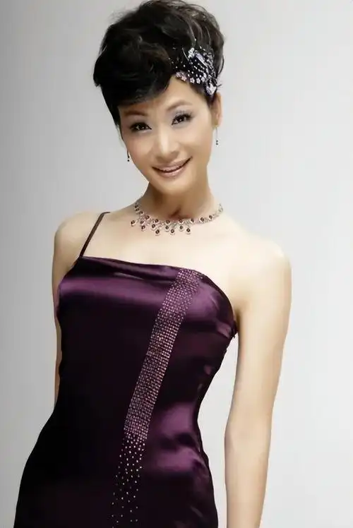 歌唱家于文华:再婚嫁未婚小伙,没有共同的孩子,她幸福吗? | 宅男部落