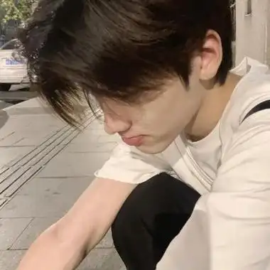 令人着迷的认真的样子很帅男生头像