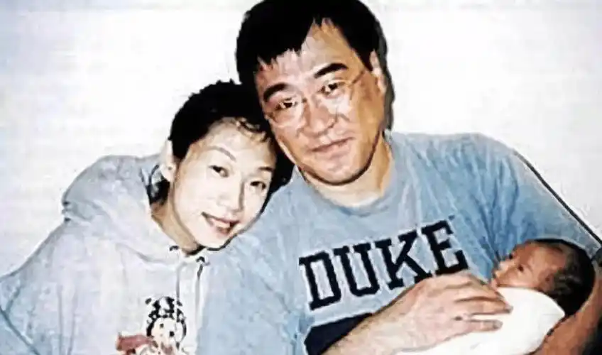 林忆莲:与李宗盛未婚先孕后,和初恋相爱,53岁和小11岁男友分手