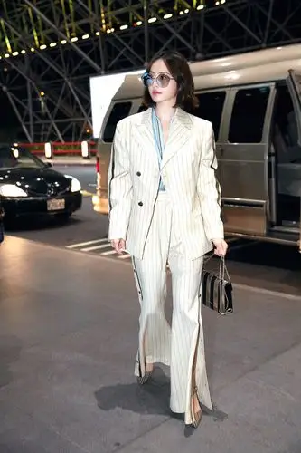 蔡依林机场西装look气场炸裂