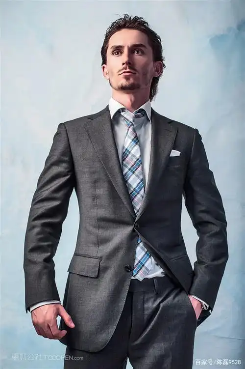 穿西装的男士