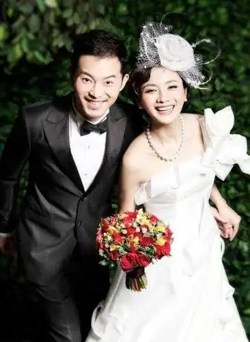 胡可戏内外大反转,被传二婚和跟过黄晓明的她如何活成人生赢家?