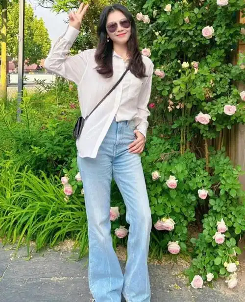 刘涛这是吃了保鲜剂?45岁娇嫩似少女,穿衣打扮优雅大方