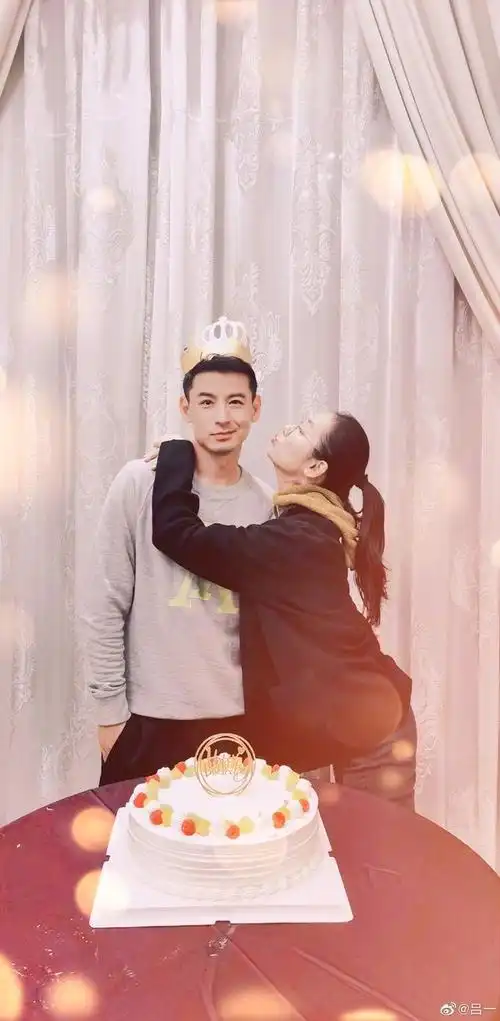 女生牵手发嗲抛媚眼,还把手放他胸前磨蹭|钱泳辰|吕一|知名演员|大