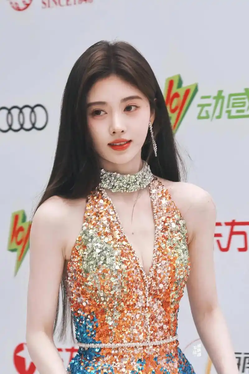 鞠婧祎 礼服 - 抖音