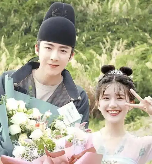 赵露思刘宇宁恋情曝光女方约闺蜜薛佳凝聚餐男方被拍到同场