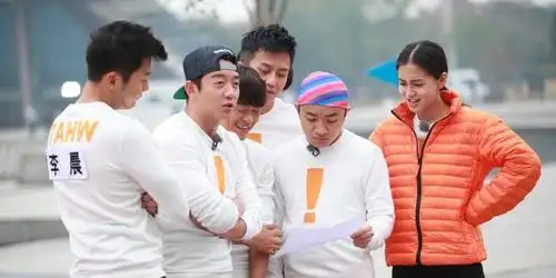 跑男撕名牌遭遇神秘人 挑战终极指压板