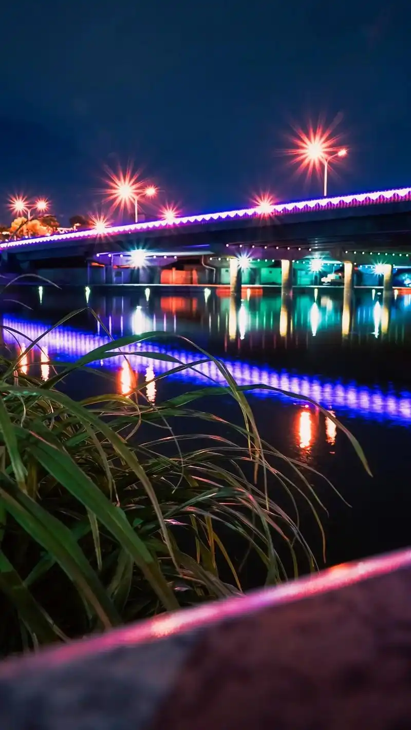 站住!听说是你说一破路灯有什么好拍的吗?