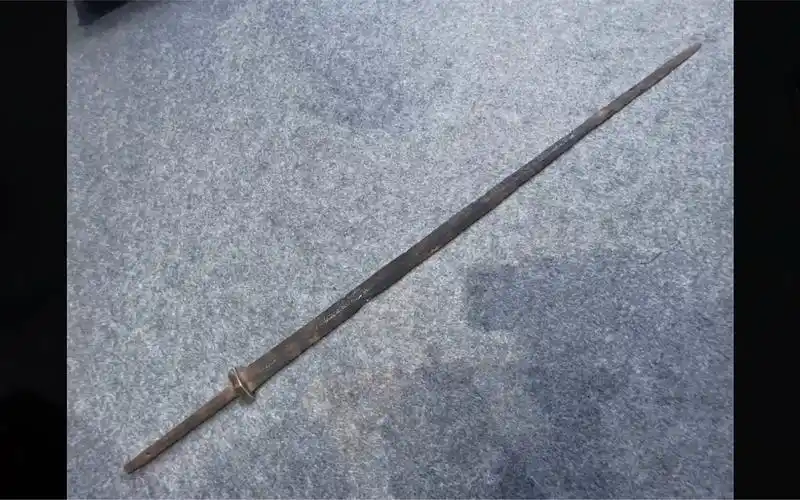 随机测试一支两千年前的汉代铁剑的弹性.