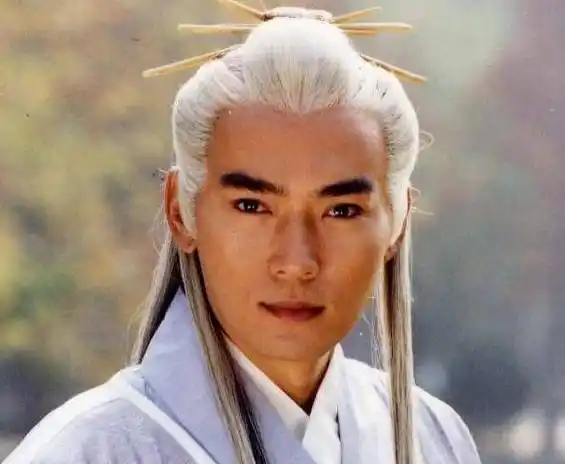 与高伟光的帅气相似的还有焦恩俊,他所出演的张君宝,就让人感受到了不