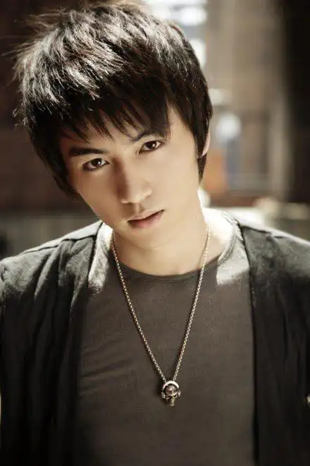 人物 明星   陈晓,中国内地新生代男演员,1987年7月5日出生于安徽合肥