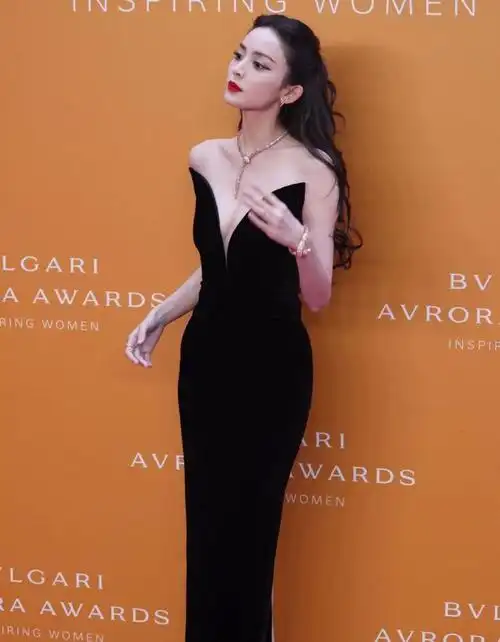 古力娜扎美出圈的红毯造型盘点