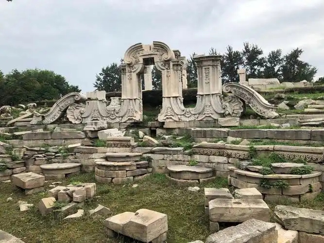 八国联军烧毁的圆明园,牢记历史.