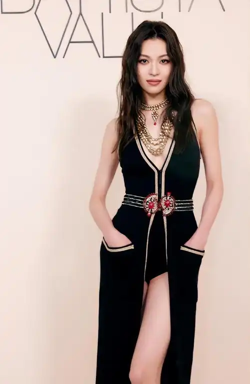 回顾钟楚曦从模特到演员的巧妙蜕变