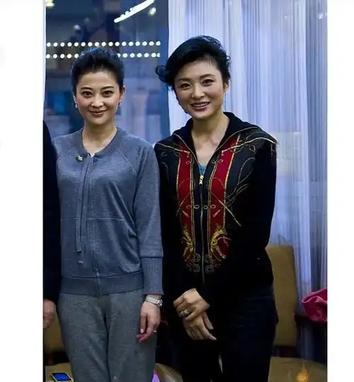 周涛,1968年,身高168梅婷,1975年,身高167