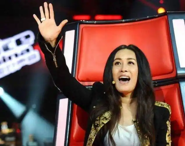 与高峰在一起10年,无名分甘愿生下一子的那英,为何转身嫁给了孟桐