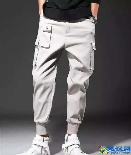 男生女生穿灰色裤子搭配什么颜色的上衣最好看